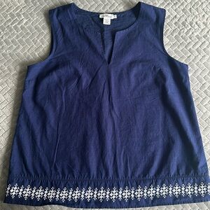 Vineyard Vines- Sleeveless V-Neck Embroidered Top- Deep Bay - L